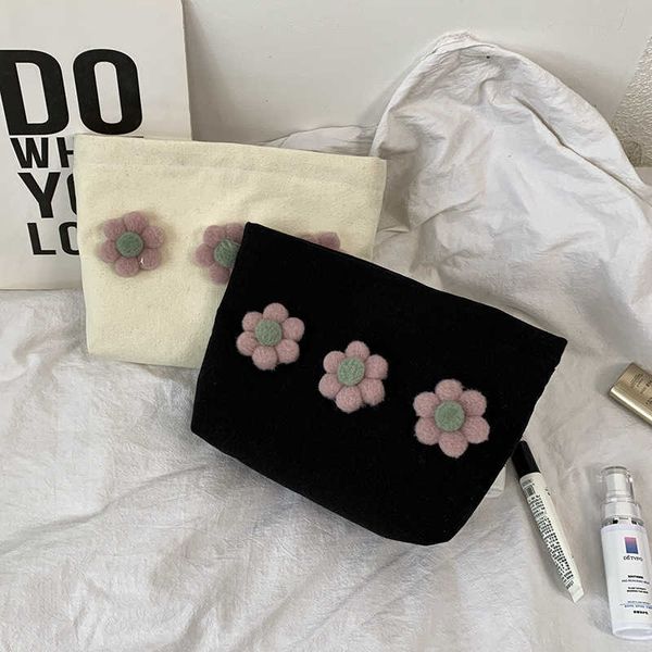 cosmetic bag portable large capacity three-dimensional flower girls' travel skin care products zipper portable hand holding storage bag
cosmetic bag portable large capacity three-dimensional flower girls' travel skin care products zipper portable hand holding storage bag