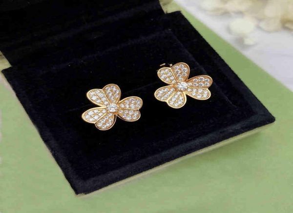 famous brand pure 925 sterling silver luxury jewelry earrings for women gold color flowers sweet romantic luck clover wedding6492951, Golden;silver
famous brand pure 925 sterling silver luxury jewelry earrings for women gold color flowers sweet romantic luck clover wedding6492951, Golden;silver
