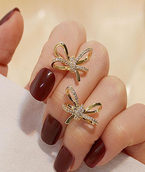trendy exquisite bling geometry bowknot earrings for women designer luxury jewelry zircon s925 needle gift1801919, Golden;silver
trendy exquisite bling geometry bowknot earrings for women designer luxury jewelry zircon s925 needle gift1801919, Golden;silver