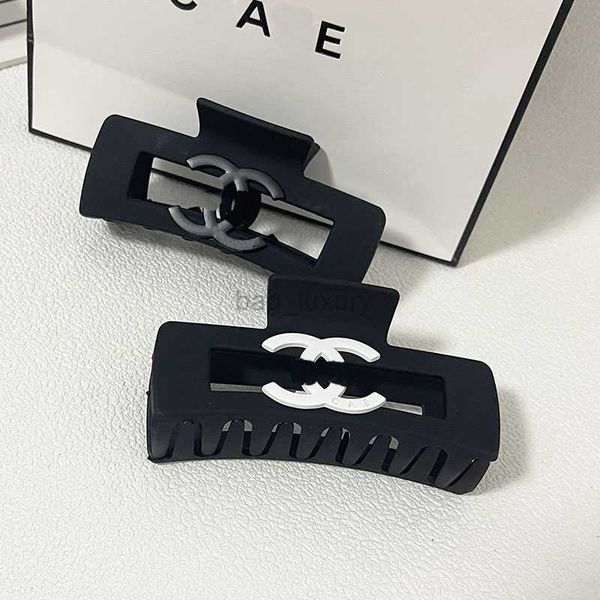 luxury barrettes designer womens girls hairpin brand classic versatile leisure hairclips fashion black shark hairpin hair clips
luxury barrettes designer womens girls hairpin brand classic versatile leisure hairclips fashion black shark hairpin hair clips