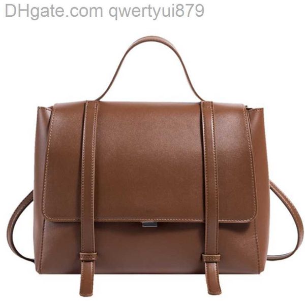 designer baghandbags large capacity women's bag autumn and winter new personalized postman bags retro fashion pu portable lady briefcas
designer baghandbags large capacity women's bag autumn and winter new personalized postman bags retro fashion pu portable lady briefcas