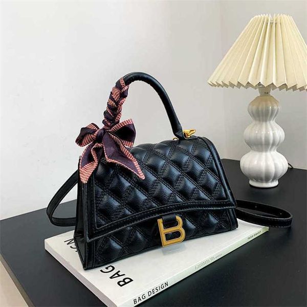 designer bag 2023 handbag women's new korean one shoulder diagonal straddle small square lingge embroidery thread chain underarm
designer bag 2023 handbag women's new korean one shoulder diagonal straddle small square lingge embroidery thread chain underarm