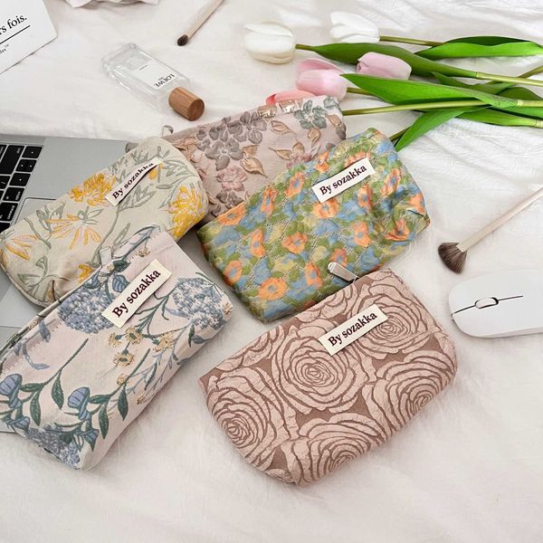 26229 combination french embossed flower makeup bag simple and portable handbag casual mobile phone walking bend handbag
26229 combination french embossed flower makeup bag simple and portable handbag casual mobile phone walking bend handbag