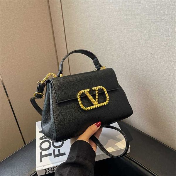 designer bag 2023 handbag new single cross shoulder small square handheld women's texture factory goods match candy
designer bag 2023 handbag new single cross shoulder small square handheld women's texture factory goods match candy
