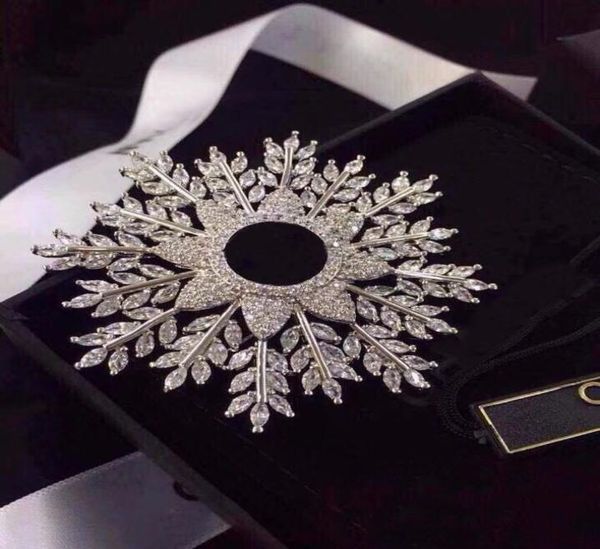 fashion brand snowflake diamond designer pin brooches for lady women party wedding lovers gift engagement luxury jewelry for bride1975071, Gray
fashion brand snowflake diamond designer pin brooches for lady women party wedding lovers gift engagement luxury jewelry for bride1975071, Gray