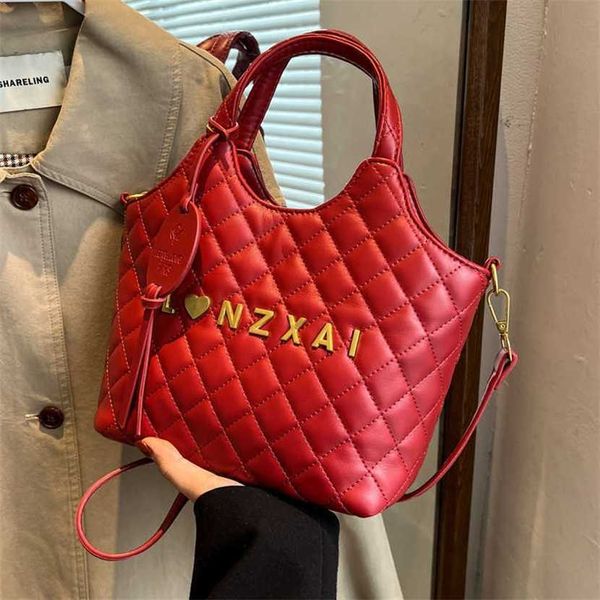 designer bag 2023 hand large capacity for women in autumn and winter new lingge crossbody textured portable bucket
designer bag 2023 hand large capacity for women in autumn and winter new lingge crossbody textured portable bucket