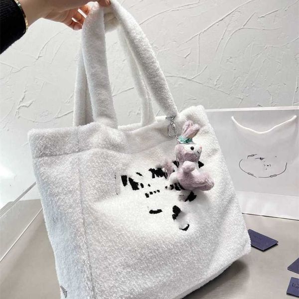 designer bag 2023 handbag p wedding soft face women's large capacity autumn new shoulder tote versatile handbag
designer bag 2023 handbag p wedding soft face women's large capacity autumn new shoulder tote versatile handbag
