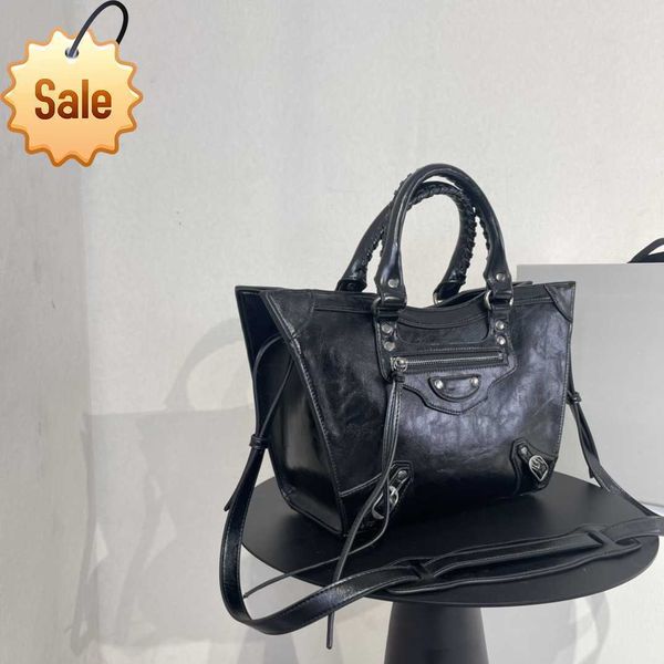 woman's brand designer bags handbag motorcycle bag series shoulder crossbody bags tote new fashion texture portable underarm bag camera
woman's brand designer bags handbag motorcycle bag series shoulder crossbody bags tote new fashion texture portable underarm bag camera
