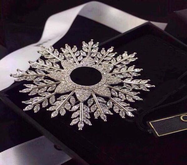 fashion brand snowflake diamond designer pin brooches for lady women party wedding lovers gift engagement luxury jewelry for bride3492914, Gray
fashion brand snowflake diamond designer pin brooches for lady women party wedding lovers gift engagement luxury jewelry for bride3492914, Gray