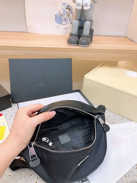 new fashion waistpack chest bag 2023 network celebrity endorsement designer bag popularization simple casual men's bag women's bag
new fashion waistpack chest bag 2023 network celebrity endorsement designer bag popularization simple casual men's bag women's bag