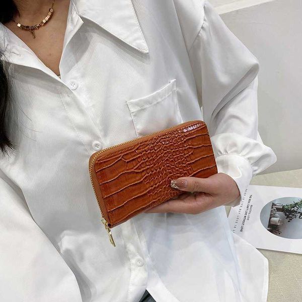 2023 new fashion crocodile pattern women's wallet korean version large capacity texture handheld bag casual card bag money clip bag
2023 new fashion crocodile pattern women's wallet korean version large capacity texture handheld bag casual card bag money clip bag