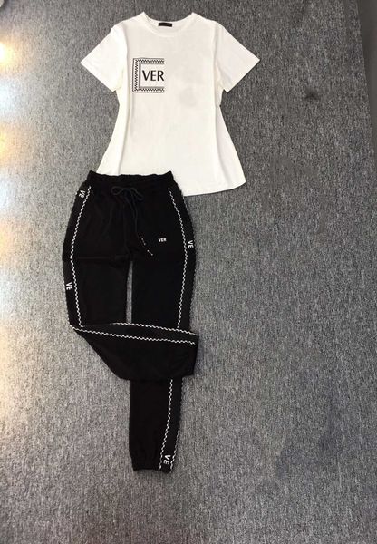 new classic clothing two piece sets cool breathable two-color letter design round neck short-sleeved t-shirt letters striped slim pants trac, White
new classic clothing two piece sets cool breathable two-color letter design round neck short-sleeved t-shirt letters striped slim pants trac, White