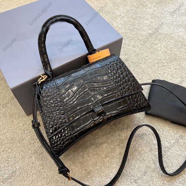 ss23 lady shopping bags fashion handbags women totes shoulder cross body half moon luxury genuine leather classic retro purse wallets handle
ss23 lady shopping bags fashion handbags women totes shoulder cross body half moon luxury genuine leather classic retro purse wallets handle