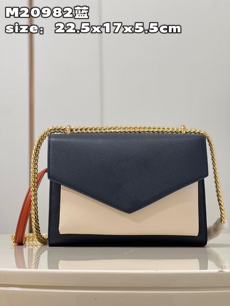 the 2023 women's level original single chain bag is in a grain leather innovative color, which can accommodate the required shoulder an
the 2023 women's level original single chain bag is in a grain leather innovative color, which can accommodate the required shoulder an