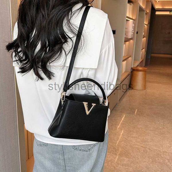 stylisheendibags brand 23ss genuine leather women's totes fashion woman handbag layer cowhide one shoulder crossbody v home bag
stylisheendibags brand 23ss genuine leather women's totes fashion woman handbag layer cowhide one shoulder crossbody v home bag