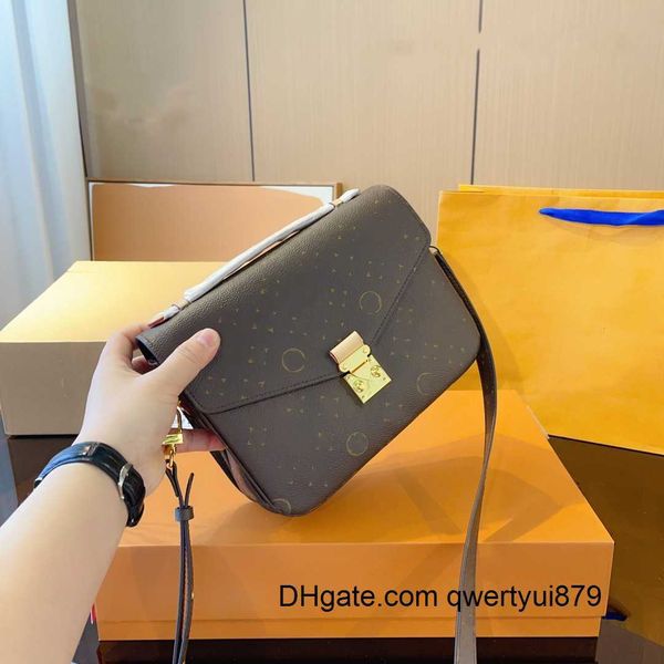 shoulder bags luxurys designers bag embossing flower pochette women handbag messenger genuine leather metis elegant womens crossbody bagbags
shoulder bags luxurys designers bag embossing flower pochette women handbag messenger genuine leather metis elegant womens crossbody bagbags