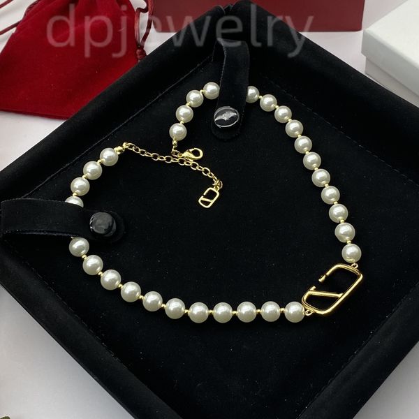 2023 exquisite international luxury lock chain pendant necklace bracelet fashion women's 18k gold plated jewelry selected gift 35, Golden;silver
2023 exquisite international luxury lock chain pendant necklace bracelet fashion women's 18k gold plated jewelry selected gift 35, Golden;silver