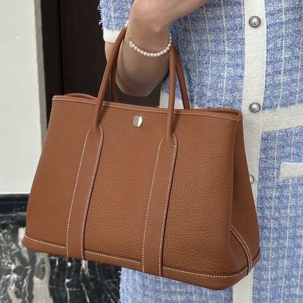 garden party tote bag leather classic silver buckle closure large capacity women handbag luxury handbags shoulder bags purse
garden party tote bag leather classic silver buckle closure large capacity women handbag luxury handbags shoulder bags purse