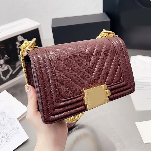7 colors v-shaped pattern designer boy flap bag quilted caviar leather aged gold metal hardware adjustable leather strap cross body shoulder
7 colors v-shaped pattern designer boy flap bag quilted caviar leather aged gold metal hardware adjustable leather strap cross body shoulder