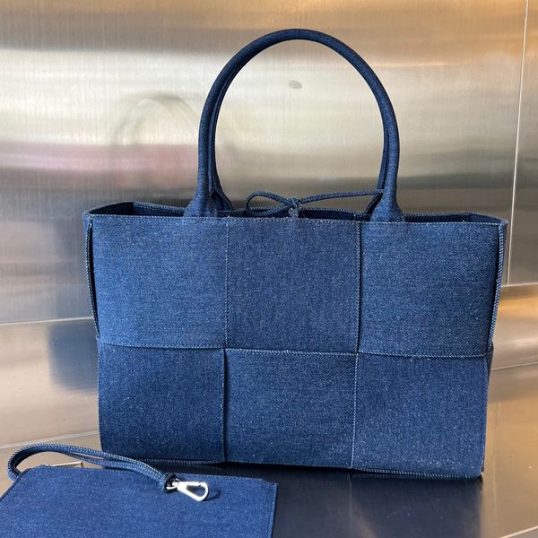 609175 women's denim handbag high-end quality tote bag is a practical high appearance level and durable commuter travel back are very s
609175 women's denim handbag high-end quality tote bag is a practical high appearance level and durable commuter travel back are very s