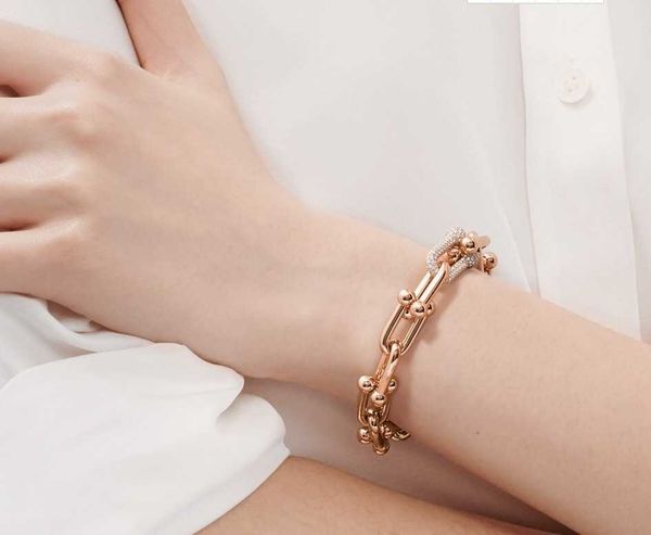 temperament tiffay series double chain link sterling silver bracelet kendou the same type of floor horseshoe buckle thick interlocking u-sha, Black
temperament tiffay series double chain link sterling silver bracelet kendou the same type of floor horseshoe buckle thick interlocking u-sha, Black
