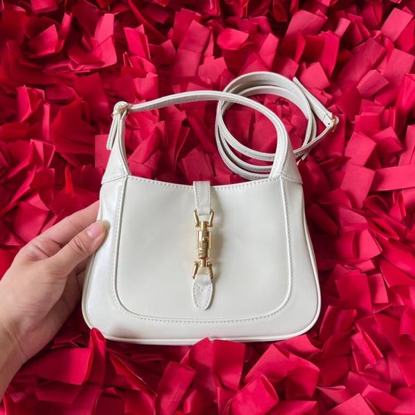 the new version upgrades the plain leather underarm bag. jackie, who has been on fire for most of the past six months, still hasn't los
the new version upgrades the plain leather underarm bag. jackie, who has been on fire for most of the past six months, still hasn't los