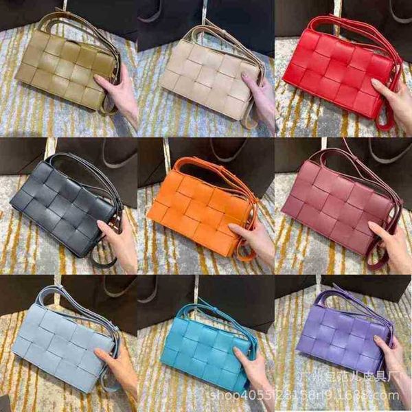 designer bottegas bags venetas cassettes luxurys handbags 2023 woven tofu womens leather one shoulder messenger cassettes pillow for men and
designer bottegas bags venetas cassettes luxurys handbags 2023 woven tofu womens leather one shoulder messenger cassettes pillow for men and