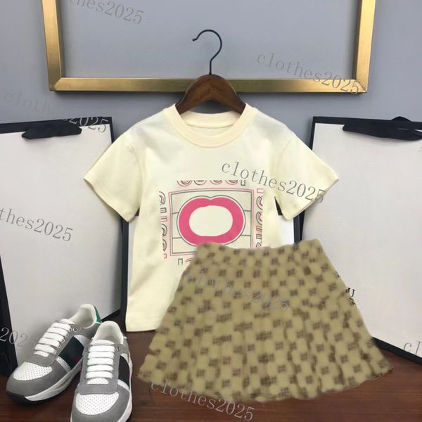 uxury designer kids T-shirt veil skirt fashion British fashion brand summer childrens treasures and girls cotton two-piece luxury designer shirt Pleated skirt, Blue
uxury designer kids T-shirt veil skirt fashion British fashion brand summer childrens treasures and girls cotton two-piece luxury designer shirt Pleated skirt, Blue