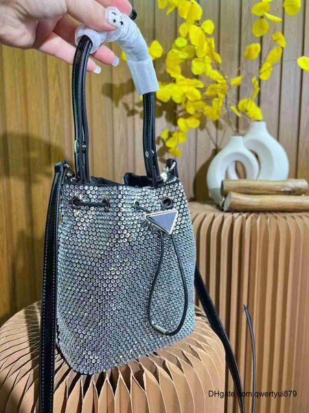 drawstring designer bag fashion shoulder bags women diamond bucket handbag silver bling handbags lady small pouches luxury purse
drawstring designer bag fashion shoulder bags women diamond bucket handbag silver bling handbags lady small pouches luxury purse