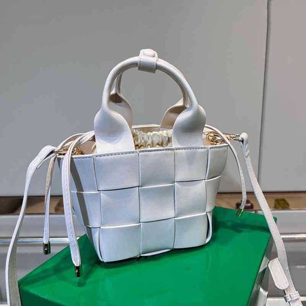 new shoulder bag b letter bucket bags tote handbags women designer-handbags fashion weaving bag leather designer handbag crossbody basket pu
new shoulder bag b letter bucket bags tote handbags women designer-handbags fashion weaving bag leather designer handbag crossbody basket pu