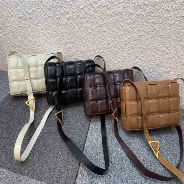 designer bottegas bags venetas cassettes cassettes female s nice woven bag messenger leather cowhide small square pillow
designer bottegas bags venetas cassettes cassettes female s nice woven bag messenger leather cowhide small square pillow