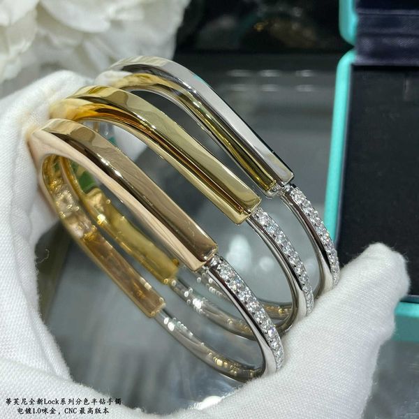 internet celebrity v gold cnc sculptured lock colored half diamond bracelet 18k rose tiffay letter lock head with advanced feel and versaayl, Black
internet celebrity v gold cnc sculptured lock colored half diamond bracelet 18k rose tiffay letter lock head with advanced feel and versaayl, Black