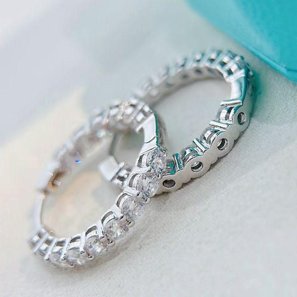 famous brand designer women's earrings luxury diamond earrings classic jewelry factory wholesale and retail with box, Golden;silver
famous brand designer women's earrings luxury diamond earrings classic jewelry factory wholesale and retail with box, Golden;silver