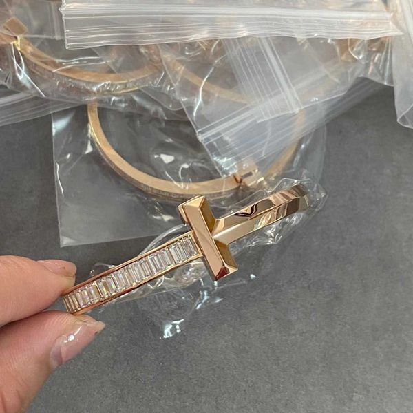 designer new v-gold material new cnc precision carving tiffay wide square diamond bracelet high grade double female, Black
designer new v-gold material new cnc precision carving tiffay wide square diamond bracelet high grade double female, Black