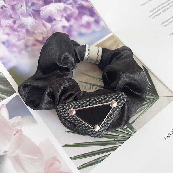 luxury designer headbands women solid color brand elegant style satin letter hairband fashion womens wide edge simplicity hair hoop sport wi
luxury designer headbands women solid color brand elegant style satin letter hairband fashion womens wide edge simplicity hair hoop sport wi
