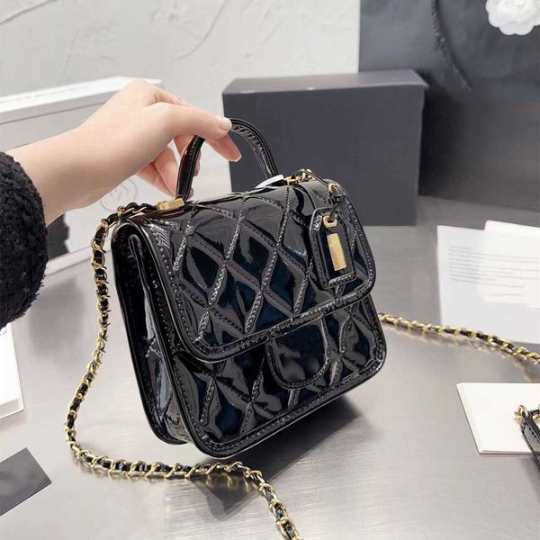 designer handbag c bag 22k women's black diamond grid lacquer leather handheld nameplate tofu poor bag
designer handbag c bag 22k women's black diamond grid lacquer leather handheld nameplate tofu poor bag