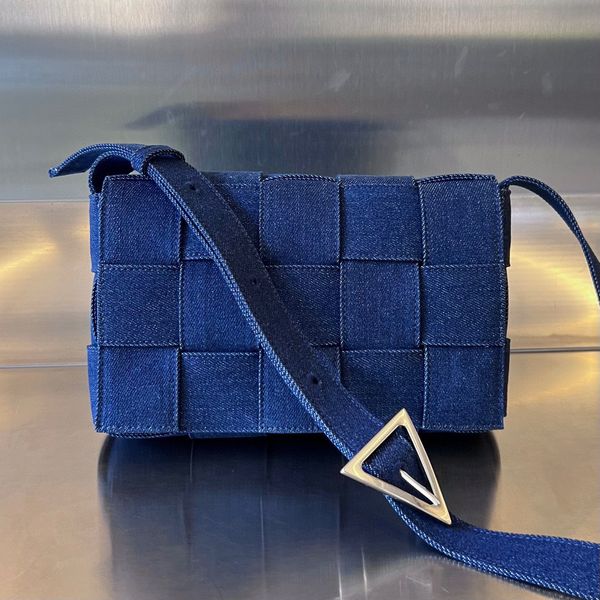 2023 new women's denim crossbody bag high-end quality shoulder bag denim material retro and durable shoulder strap with iconic triangle
2023 new women's denim crossbody bag high-end quality shoulder bag denim material retro and durable shoulder strap with iconic triangle