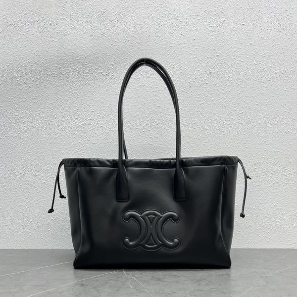 the new women's handbag features a large shopping bag with drawstring, soft cow leather, and large capacity, making it easy to put down
the new women's handbag features a large shopping bag with drawstring, soft cow leather, and large capacity, making it easy to put down