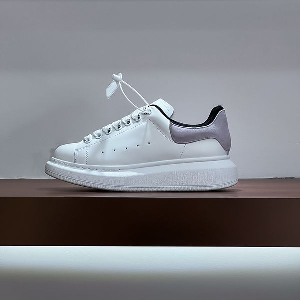 2023 four season new genuine leather mens shoes board shoes outdoor casual shoes couples luxury designer womens shoes skate shoe sizes 35-45, Black
2023 four season new genuine leather mens shoes board shoes outdoor casual shoes couples luxury designer womens shoes skate shoe sizes 35-45, Black