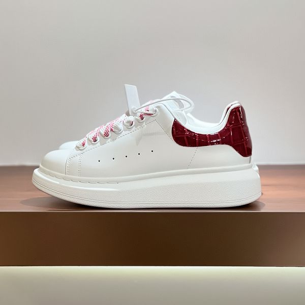 luxury designer casual comfortable breathable leather couples small white shoes with thick soles and elevated board shoes for men and women, Black
luxury designer casual comfortable breathable leather couples small white shoes with thick soles and elevated board shoes for men and women, Black