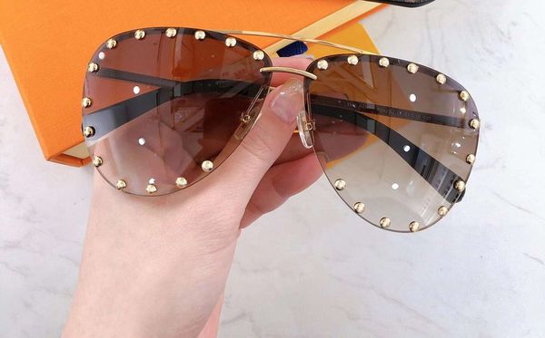 women the party pilot sunglasses with studed metal glasses shades eyewear with box, White;black
women the party pilot sunglasses with studed metal glasses shades eyewear with box, White;black
