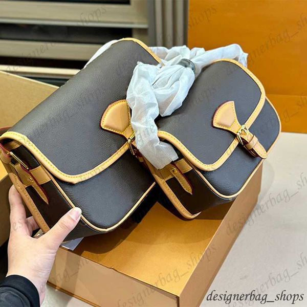 luxury designer baguette bag double shoulder retro fashion shoulder women crossbody bag internal zipper compartment purse 230514
luxury designer baguette bag double shoulder retro fashion shoulder women crossbody bag internal zipper compartment purse 230514