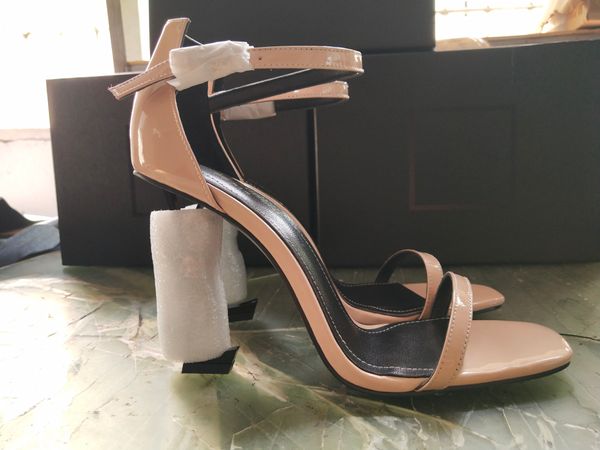 designer woman's cut-out patent leather matches the color of heels, breathable sandals, and the lines of beach slippers, Black
designer woman's cut-out patent leather matches the color of heels, breathable sandals, and the lines of beach slippers, Black