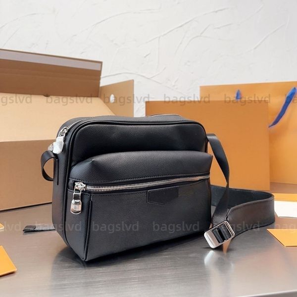 men shoulder bags designer man bag messenger bag mens crossbody fanny packs chest bag flower pattern famous coated canvas travel bag briefca
men shoulder bags designer man bag messenger bag mens crossbody fanny packs chest bag flower pattern famous coated canvas travel bag briefca