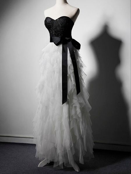 fancy white and black prom dresses sweetheart lace-up back floor length party gowns applique with beads
fancy white and black prom dresses sweetheart lace-up back floor length party gowns applique with beads