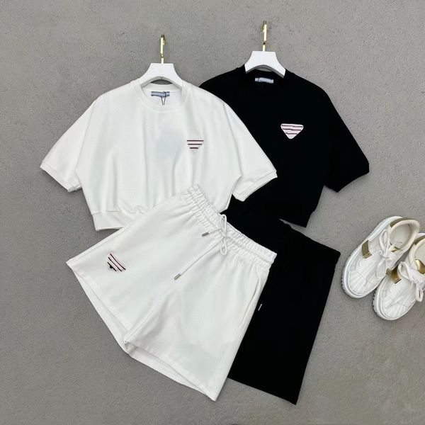summer designer luxury womens tracksuits suit coat fashion with nylon fabric classic letter pants jacket tracksuit t-shirt sweatshirt, White
summer designer luxury womens tracksuits suit coat fashion with nylon fabric classic letter pants jacket tracksuit t-shirt sweatshirt, White