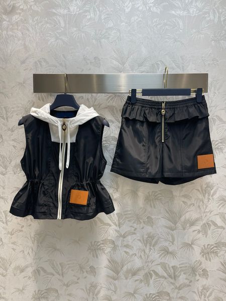 23ss summer womens tracksuits europe designer women hooded sleeveless jacket sports shorts clothing suit lady street suits sml, White
23ss summer womens tracksuits europe designer women hooded sleeveless jacket sports shorts clothing suit lady street suits sml, White