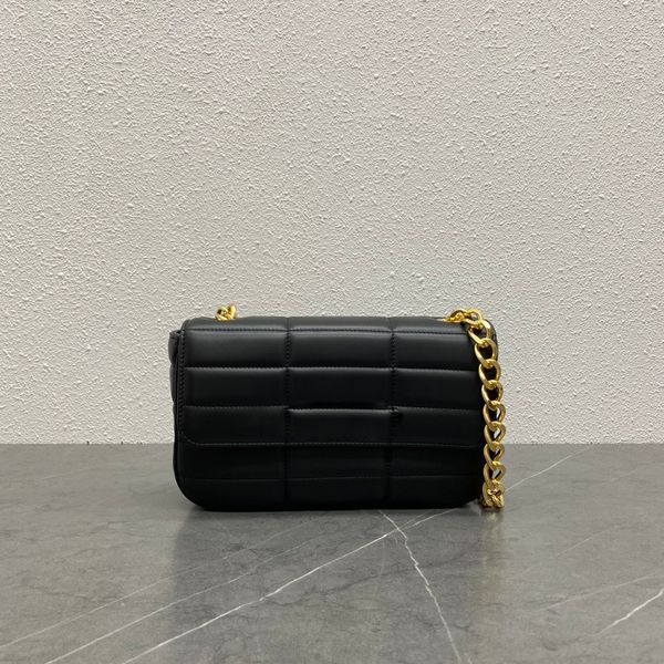 the 2023 new women's shoulder bag paired with a chain underarm bag is lightweight and luxurious, leaving a deep impression. it is very
the 2023 new women's shoulder bag paired with a chain underarm bag is lightweight and luxurious, leaving a deep impression. it is very