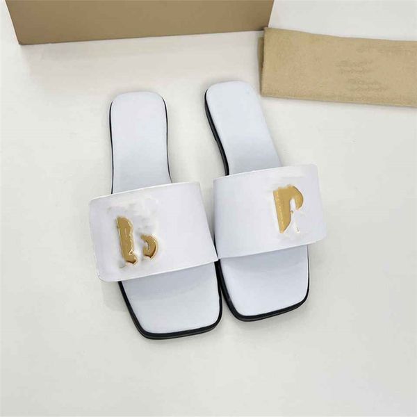fashionable beach shoes 2023 burberris luxurious design retro decoration men's and women's summer leather canvas rubber flat botto 
fashionable beach shoes 2023 burberris luxurious design retro decoration men's and women's summer leather canvas rubber flat botto
