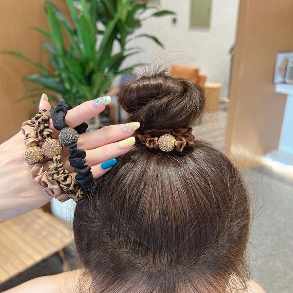 fashion blogger designer jewelr ball head, small intestine, hair circle, hair rope, net, red tie head, rope, horse tail, rubber band scrunch
fashion blogger designer jewelr ball head, small intestine, hair circle, hair rope, net, red tie head, rope, horse tail, rubber band scrunch